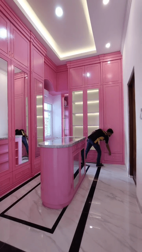 Read more about the article Pink Wardrobe Interior Design Inspiration By DK Interior ig @gallery_dk_interior